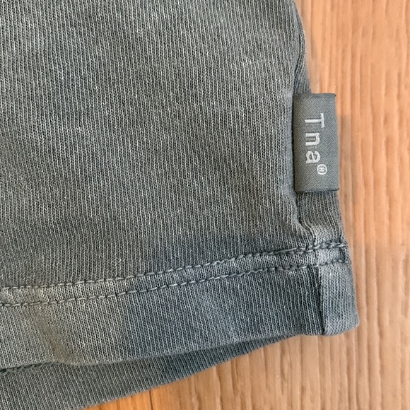 aritzia (tna) - cropped loose-fit t-shirt - Picture 3 of 4